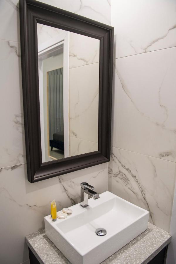 Skin Suites-Luxury Living Никосия Экстерьер фото
