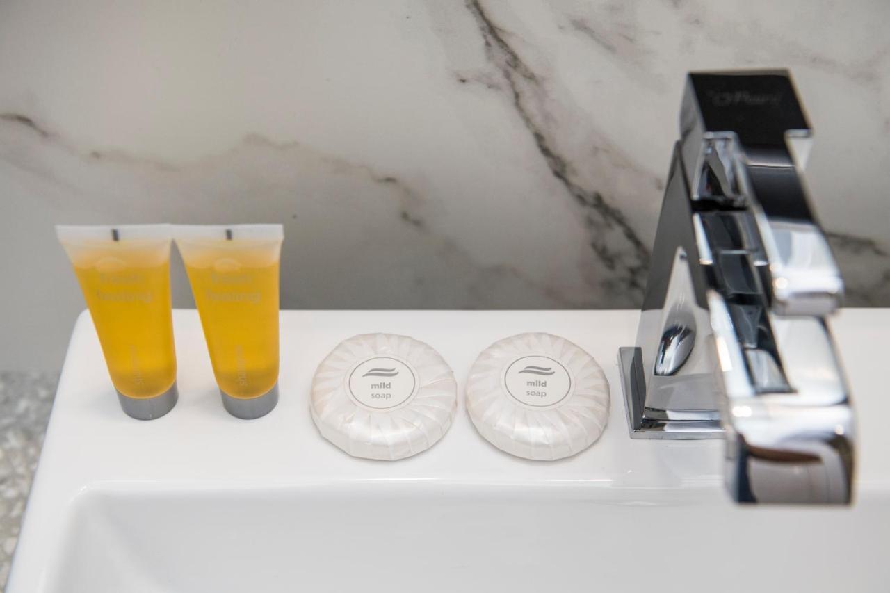 Skin Suites-Luxury Living Никосия Экстерьер фото