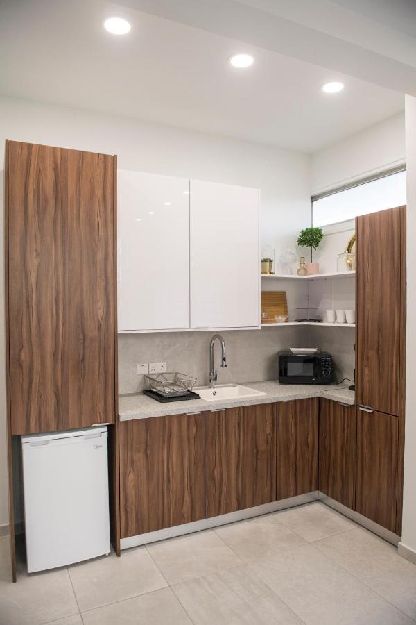 Skin Suites-Luxury Living Никосия Экстерьер фото
